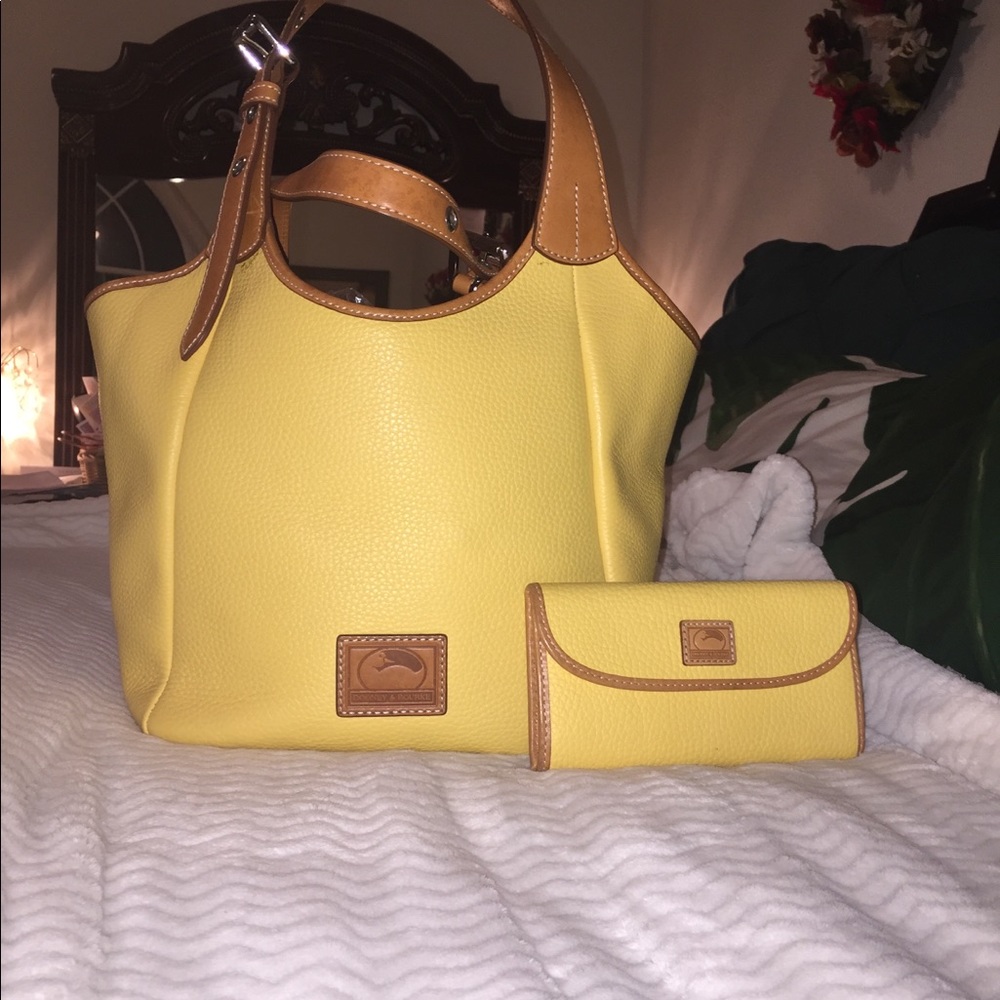 ⚜️💖Dooney & Bourke Yellow Handbag & Wallet 💖⚜️